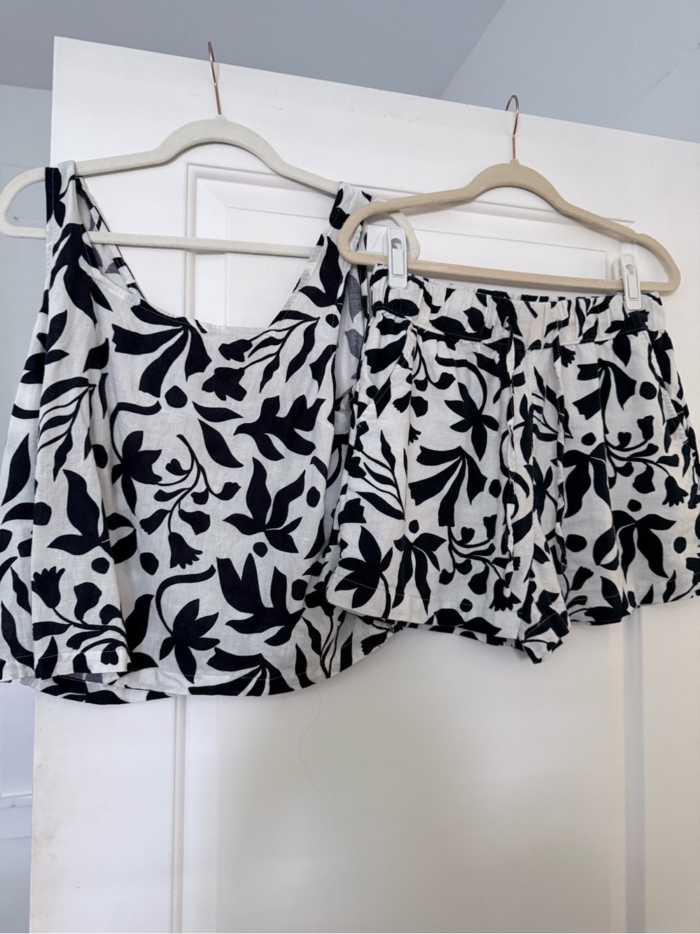 Time and Tru Black & White Floral High-Waist Shorts Set